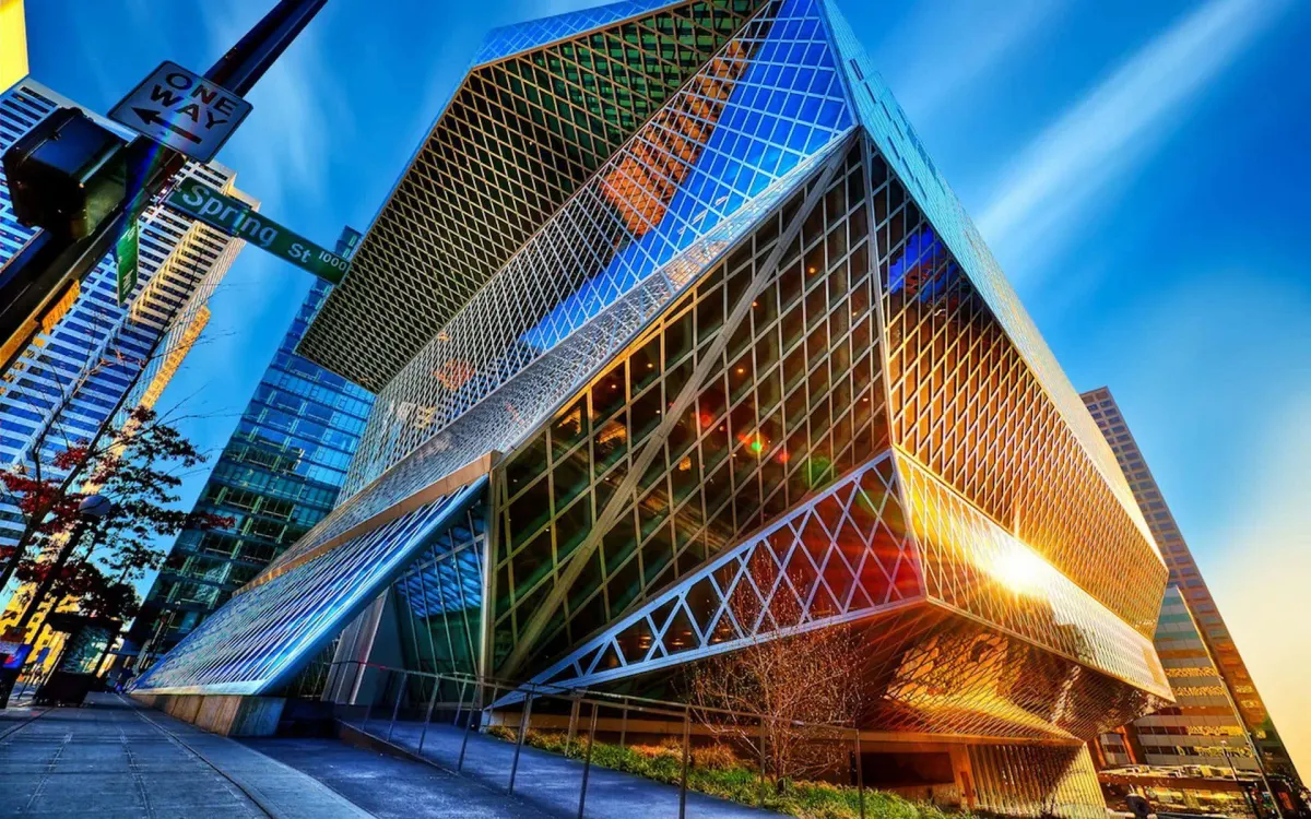Edificio contemporáneo que ilustra la experiencia en proyectos comerciales